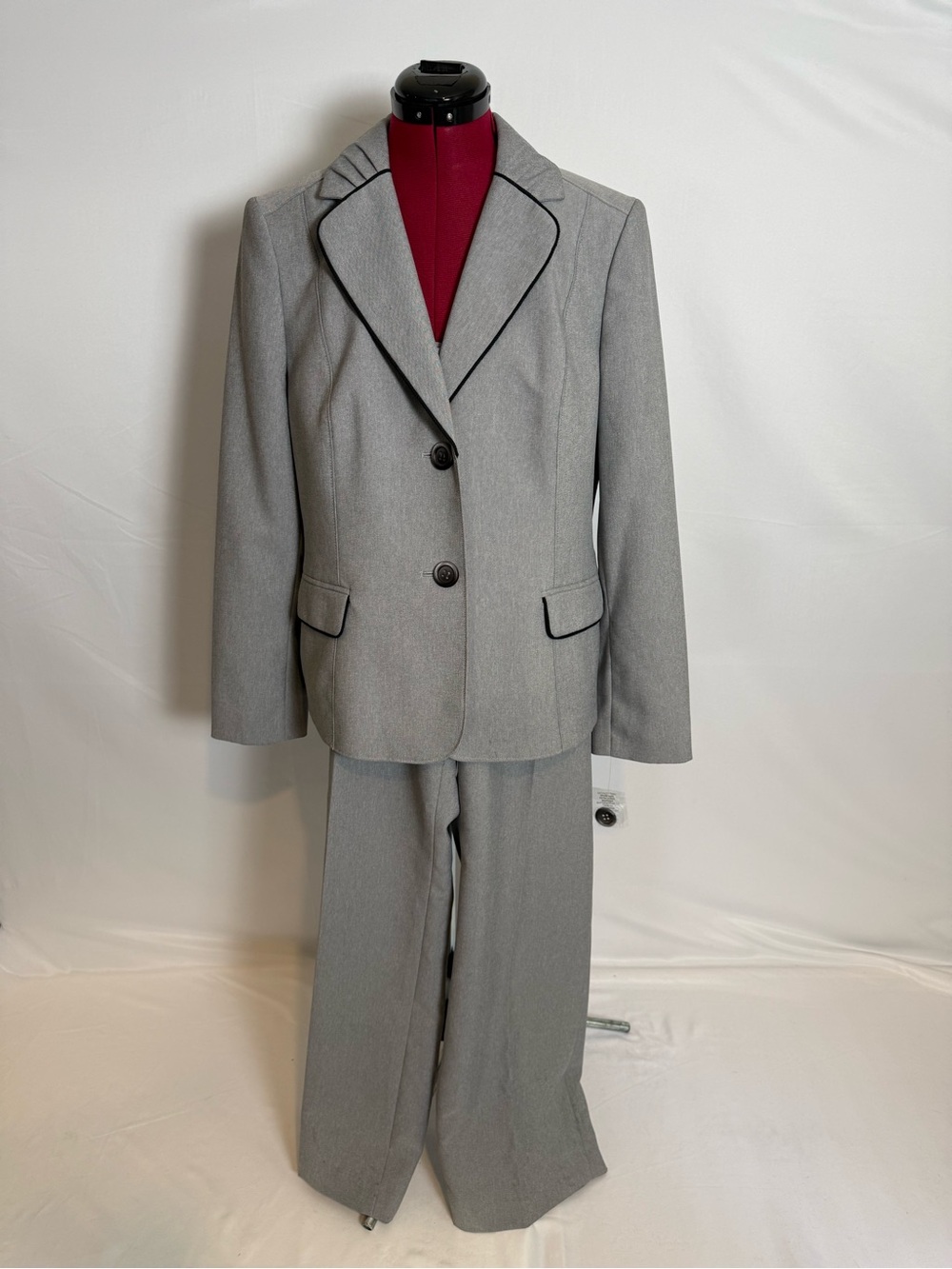 Le Suit Pantsuit Women's Size 14 Grey 2-Piece Set Blazer & Pants